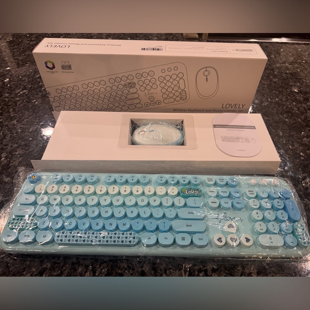“Lovely” brand Blue Wireless Keyboard and Mouse Combo **NWOT**